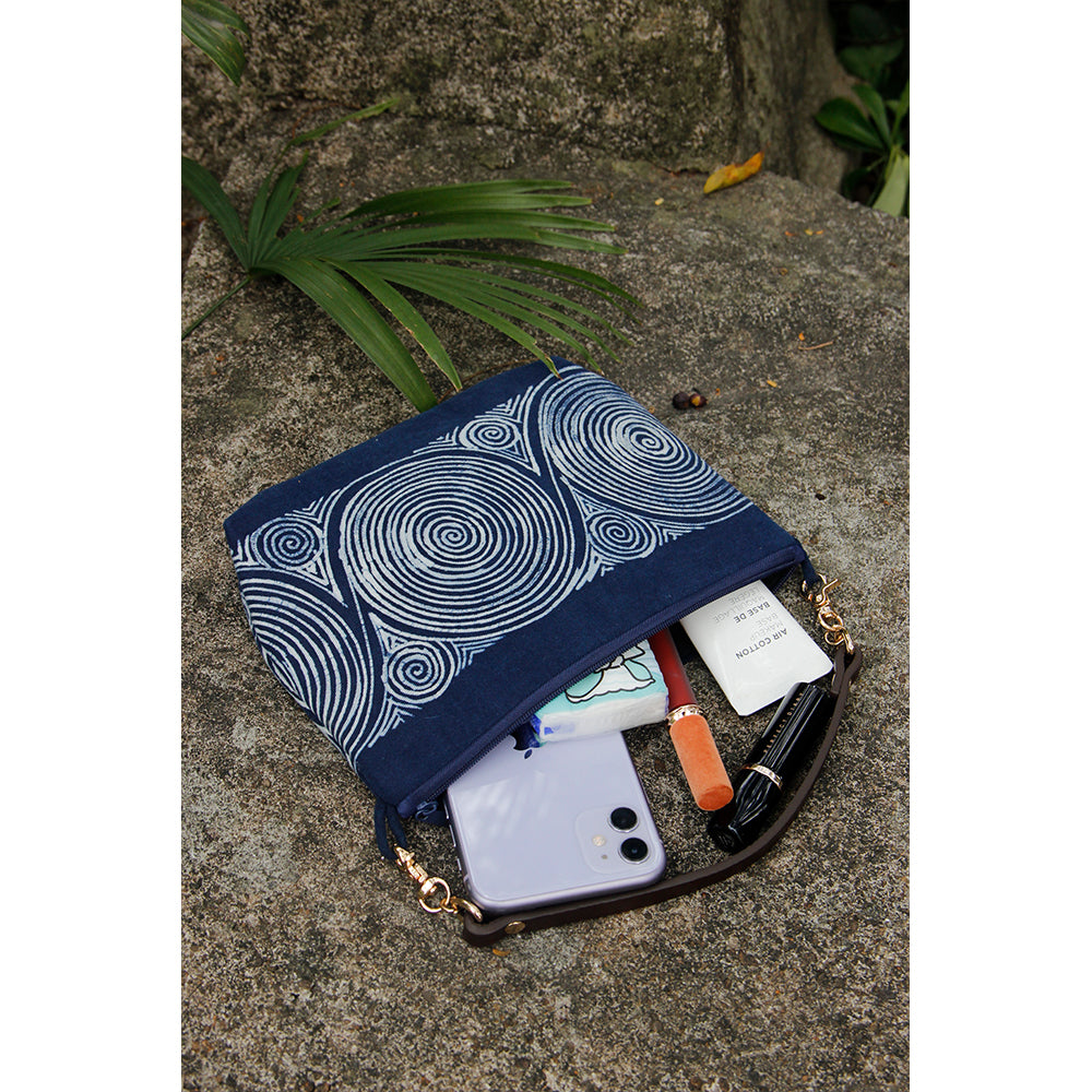 Handmade batik handbag, women's wrist bag with zipper, casual bag
