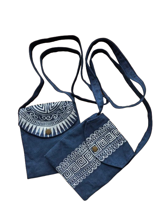 Sac bandoulière Miao fait main en batik, sac à bandoulière en coton naturel, sac teint indigo, sac Shibori, sac bohème avec rabat et boucle dissimulée 7,87 x 6,69 pouces