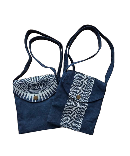 Sac bandoulière Miao fait main en batik, sac à bandoulière en coton naturel, sac teint indigo, sac Shibori, sac bohème avec rabat et boucle dissimulée 7,87 x 6,69 pouces